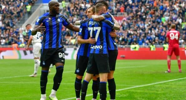 Inter players celebrating goal
