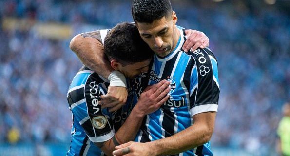 goal celebrations by Gremio players
